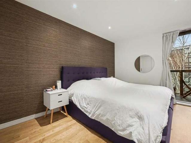 Flat for sale in Hoxton, Greater London