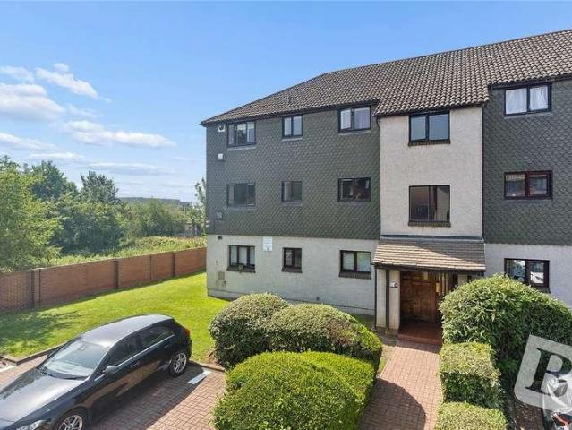 Flat for sale in Essex