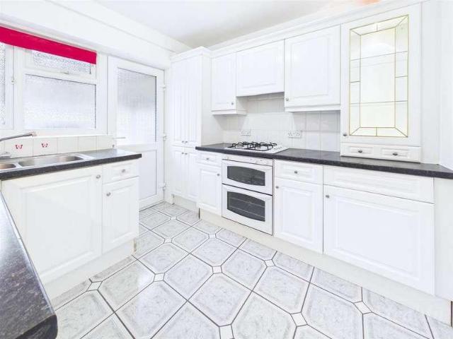 Flat for sale in London Borough of Croydon, Kenley