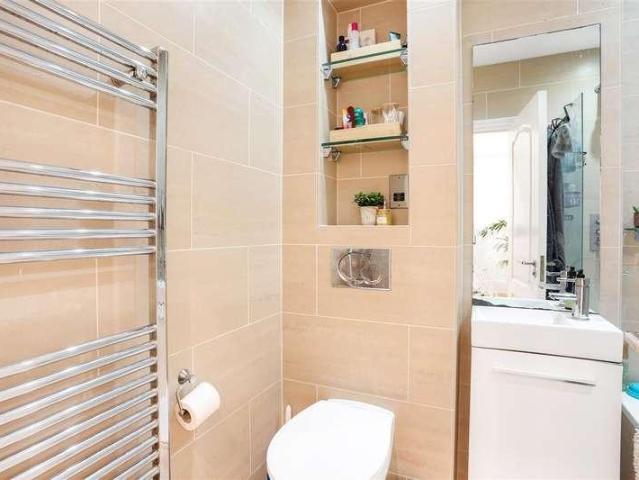 Flat for sale in Holloway, Greater London