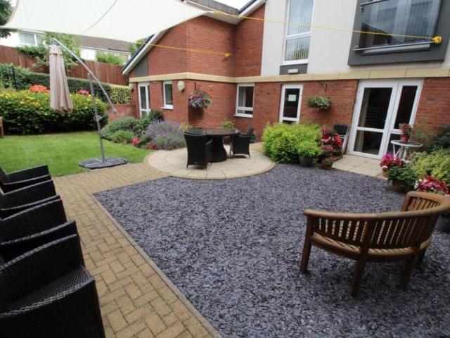 Flat for sale in Dunstable, Bedfordshire