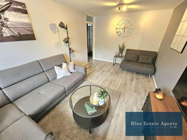 Flat for sale in London Borough of Hounslow, Greater London