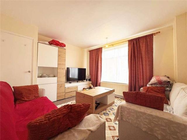 Flat for sale in Key Street, Suffolk
