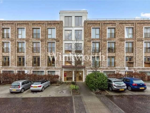 Flat for sale in London Borough of Haringey, Greater London
