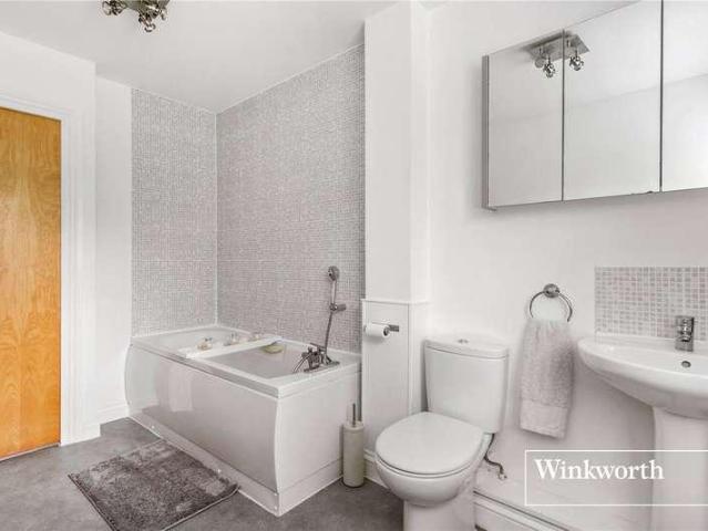 Flat for sale in Friern Barnet, Greater London