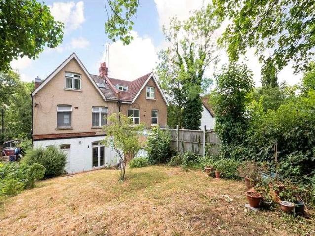 Flat for sale in London Borough of Croydon, Greater London