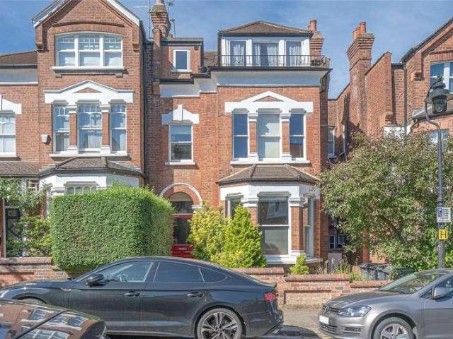 Flat for sale in Muswell Hill, Greater London