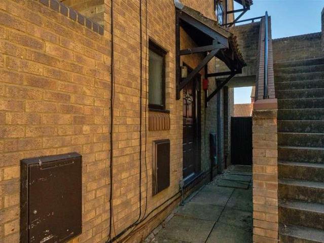 Flat for sale in Lower Earley, Wokingham