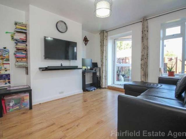 Flat for sale in South Oxhey, Batchworth