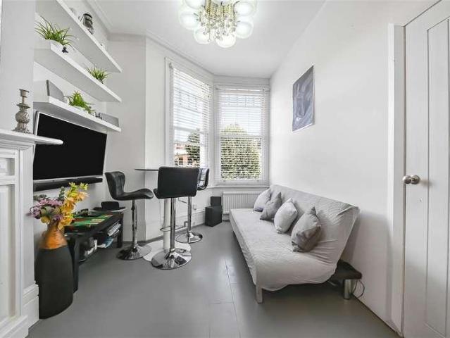 Flat for sale in West Hampstead, Greater London