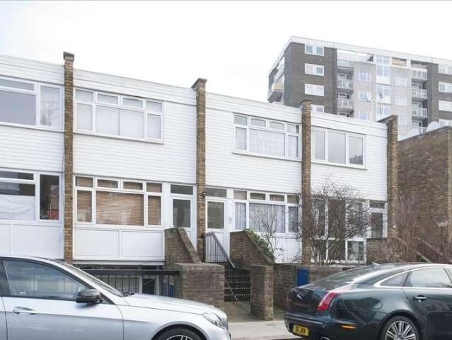 Flat for sale in Shepherd's Bush, Greater London