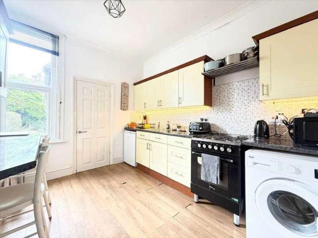 Flat for sale in Alton Barnes, Essex