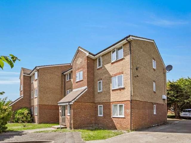 Flat for sale in Chadwell Heath, Greater London