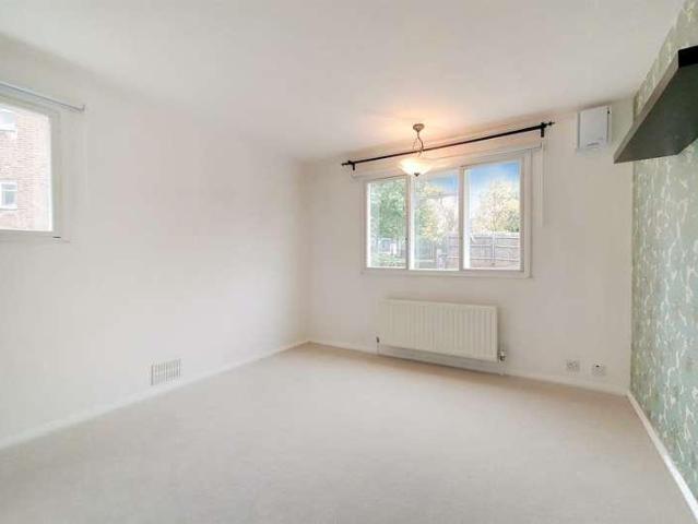 Flat for sale in London Borough of Islington, Greater London