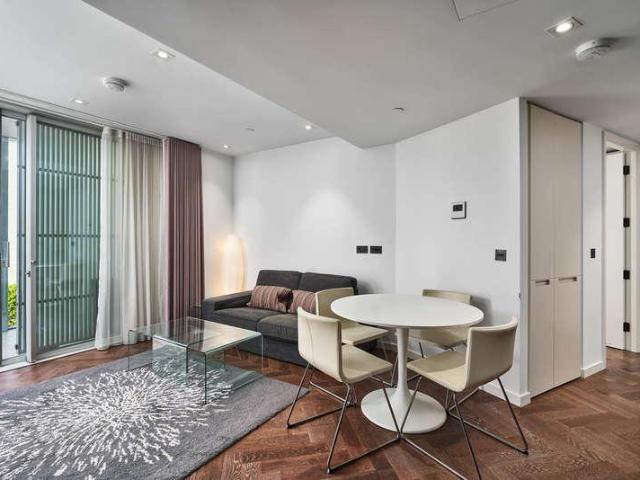 Flat for sale in Nine Elms, Greater London