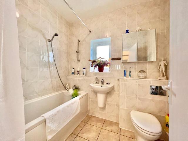 Flat for sale in Central, Heathlands