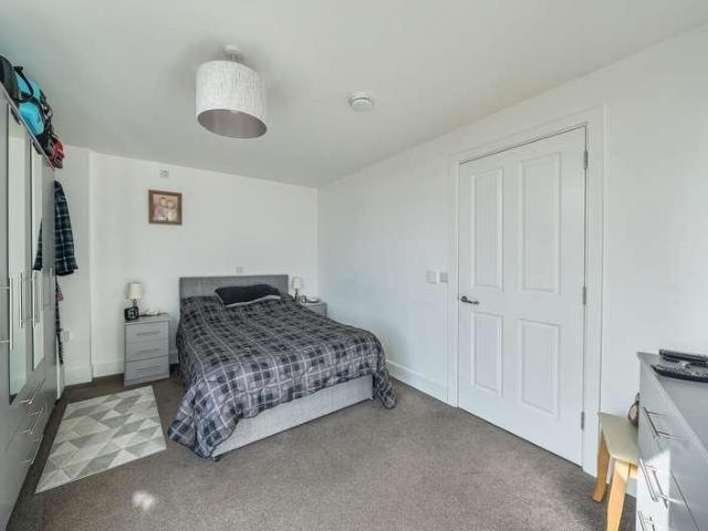 Flat for sale in Dunstable, Bedfordshire