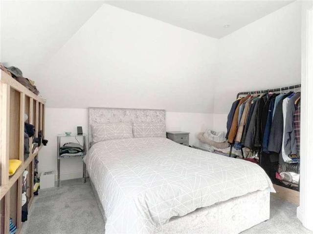 Flat for sale in Hampshire