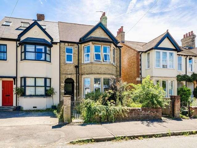 Flat for sale in The Slade, Oxfordshire