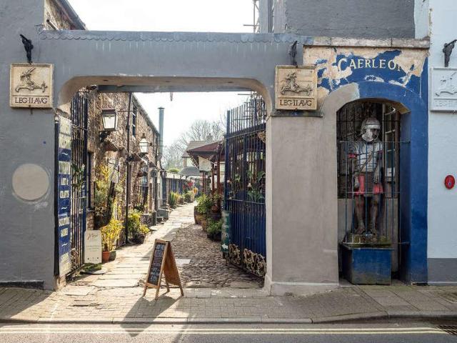 Flat for sale in Caerleon, Wales
