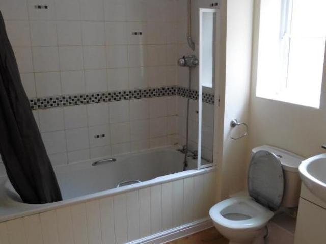 Flat for sale in Purfleet, Essex