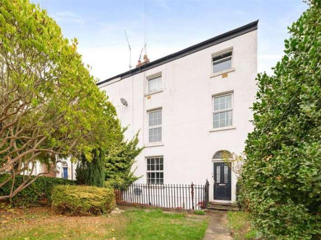 Flat for sale in Woodloes Park, Warwick