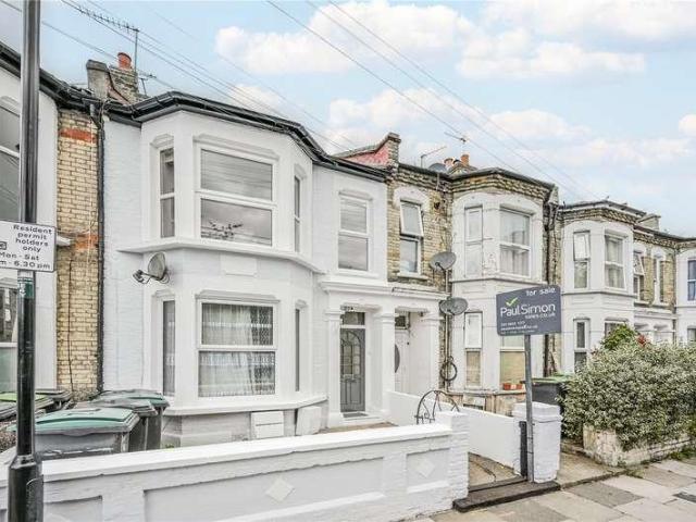 Flat for sale in Harringay, Greater London