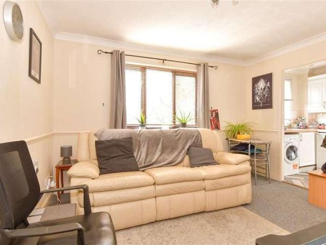 Flat for sale in Worcester Park Estate, Monks Orchard