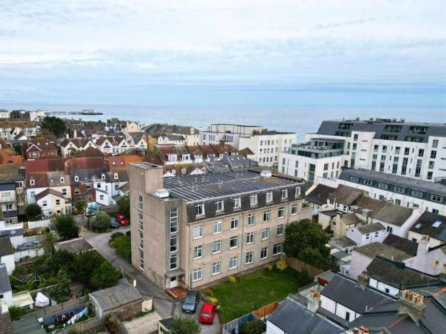 Flat for sale in West Worthing, Worthing
