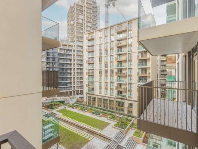 Flat for sale in Shepherd's Bush, Greater London
