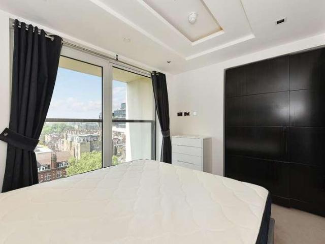 Flat for sale in Kensington, Greater London