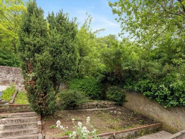Flat for sale in Lewes, Iford