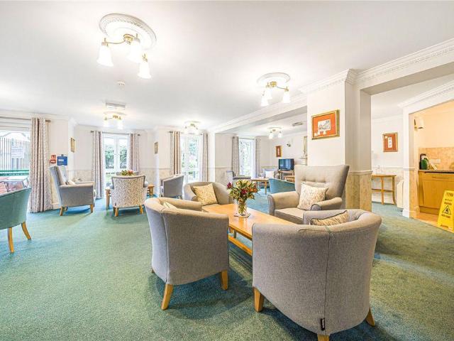 Flat for sale in Chelsham, Tandridge
