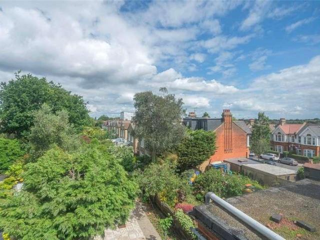 Flat for sale in Muswell Hill, Greater London