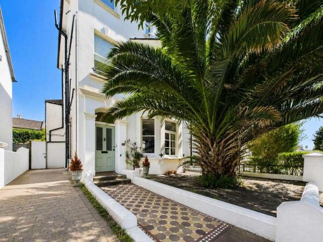 Flat for sale in Aldrington