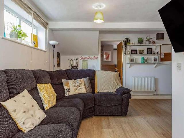 Flat for sale in Lavant, Littlecote