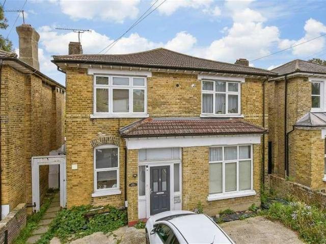 Flat for sale in London Borough of Croydon, Addiscombe