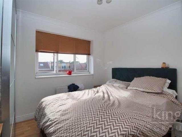 Flat for sale in Broxbourne, Hertfordshire