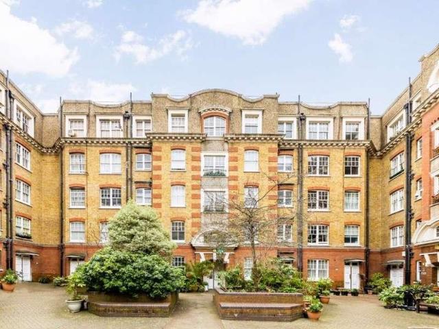 Flat for sale in King's Cross, Greater London