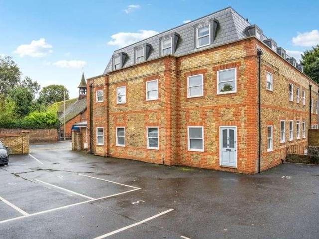 Flat for sale in Wooburn, Bourne End
