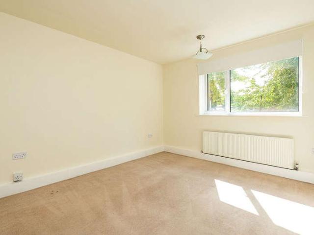 Flat for sale in Upper Sydenham, Greater London
