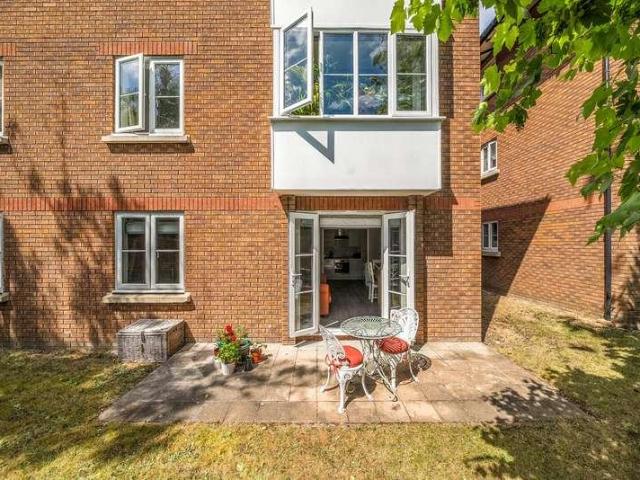 Flat for sale in Norbiton, Greater London