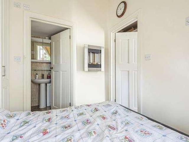 Flat for sale in Bayswater, Greater London