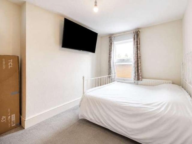Flat for sale in Maryland, Greater London