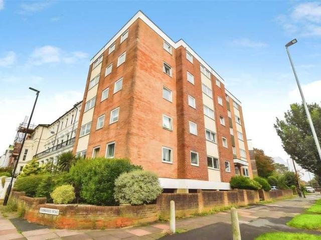 Flat for sale in Upperton, Eastbourne
