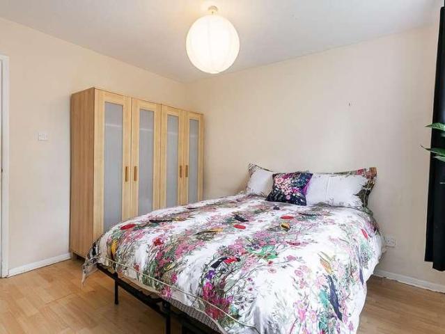 Flat for sale in Gilmerton, Scotland