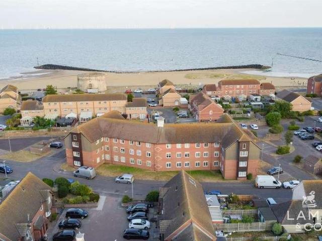 Flat for sale in Dale Hill, Essex