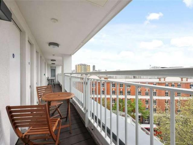 Flat for sale in Hoxton, Greater London