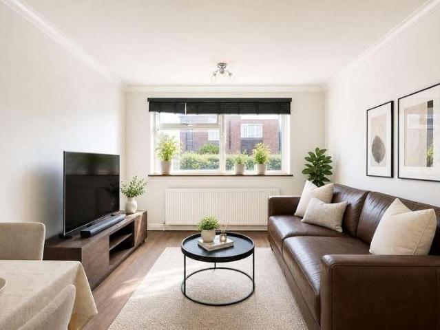 Flat for sale in London Borough of Ealing, Greater London