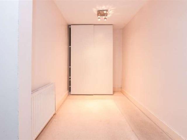 Flat for sale in Hillview, Surrey